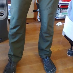 Windproof Soft Shell Zipper Pocket Pants